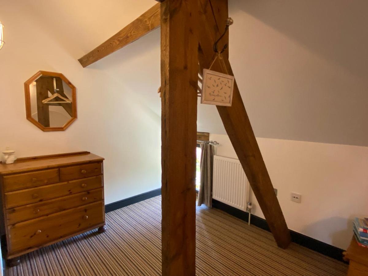 Betsey Trotwood. Historic Stylish 2-Bed Cottage. Blundeston Buitenkant foto